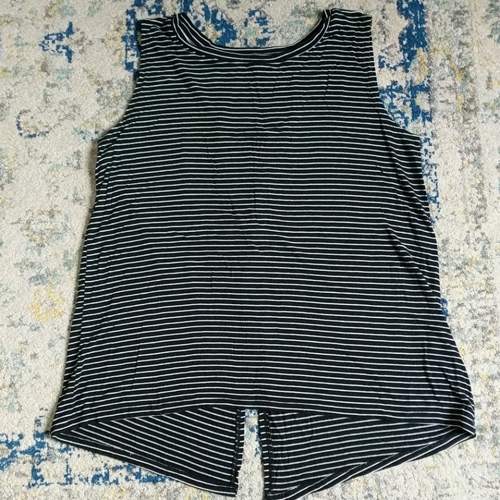 Black and White stripe swing top with split back